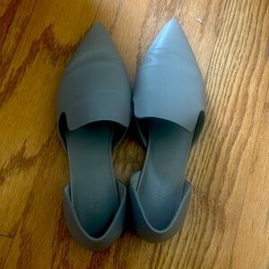 EUC Vince size 6 flats